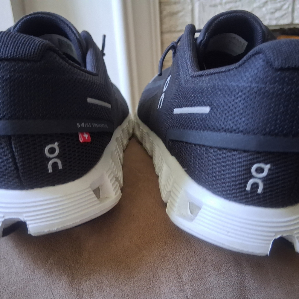 On Cloud Running Womens's Black Sneakers - Picture 5 of 8